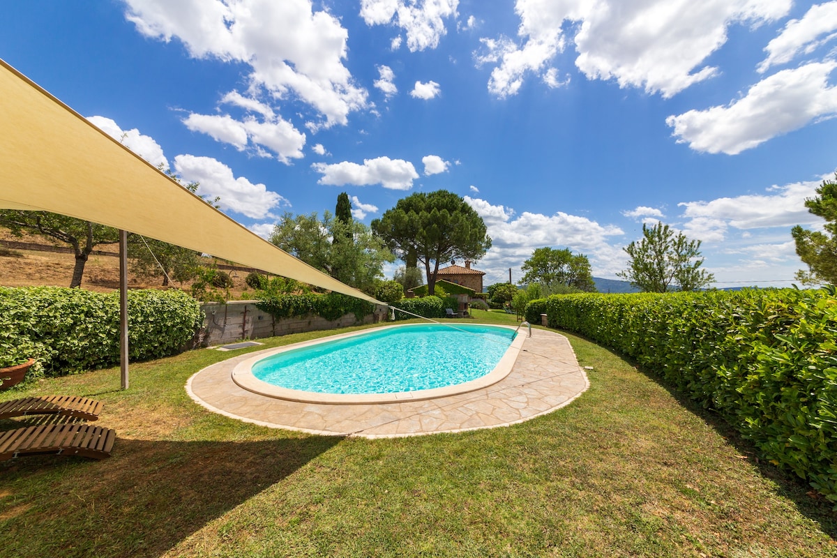 Natursteinhaus im Olivenhain mit Pool und Aussicht