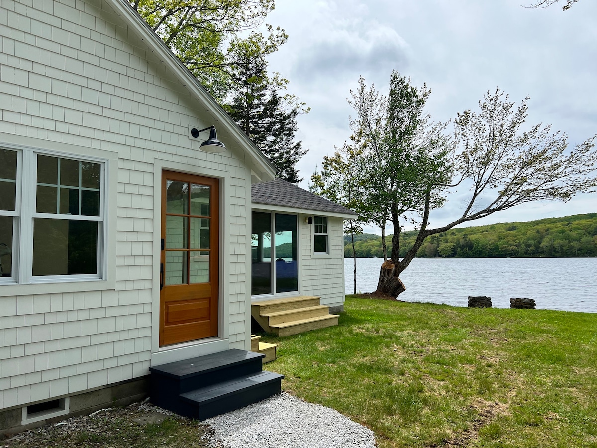 Lakefront Cottage at Salisbury Camp