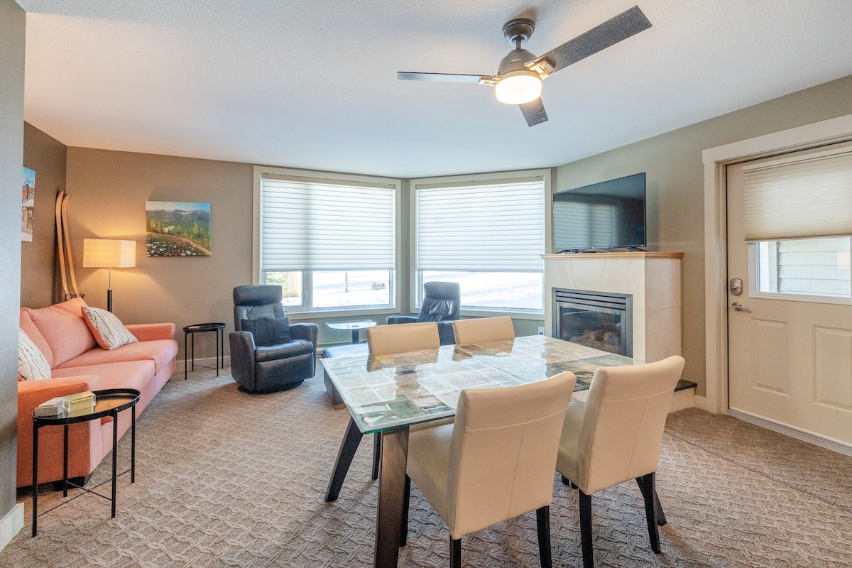 Ski up to  the deck @ Luxury Timberline Condo