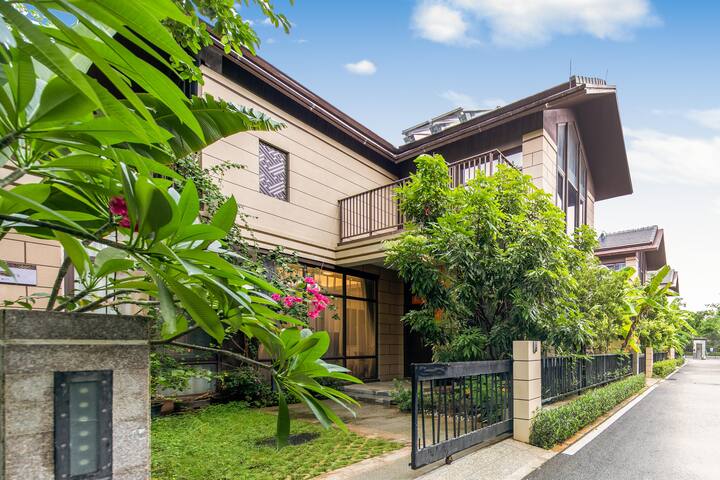 三亚民宿 · 整套别墅 · 4室3卫5床三亚湾-椰梦长廊海边/独栋别墅新