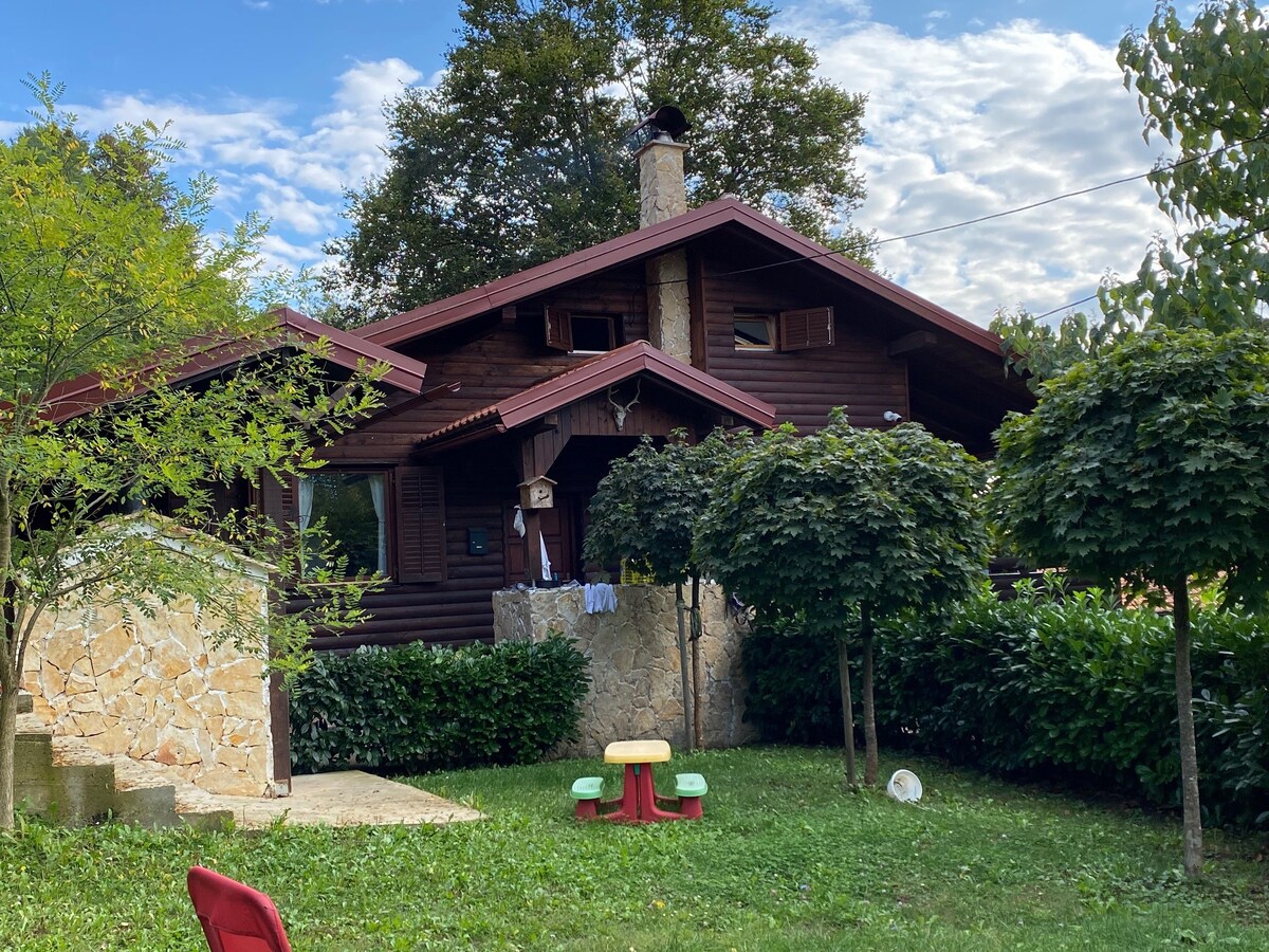 4TREES Holiday House Kuća za odmor blizu Rastoka