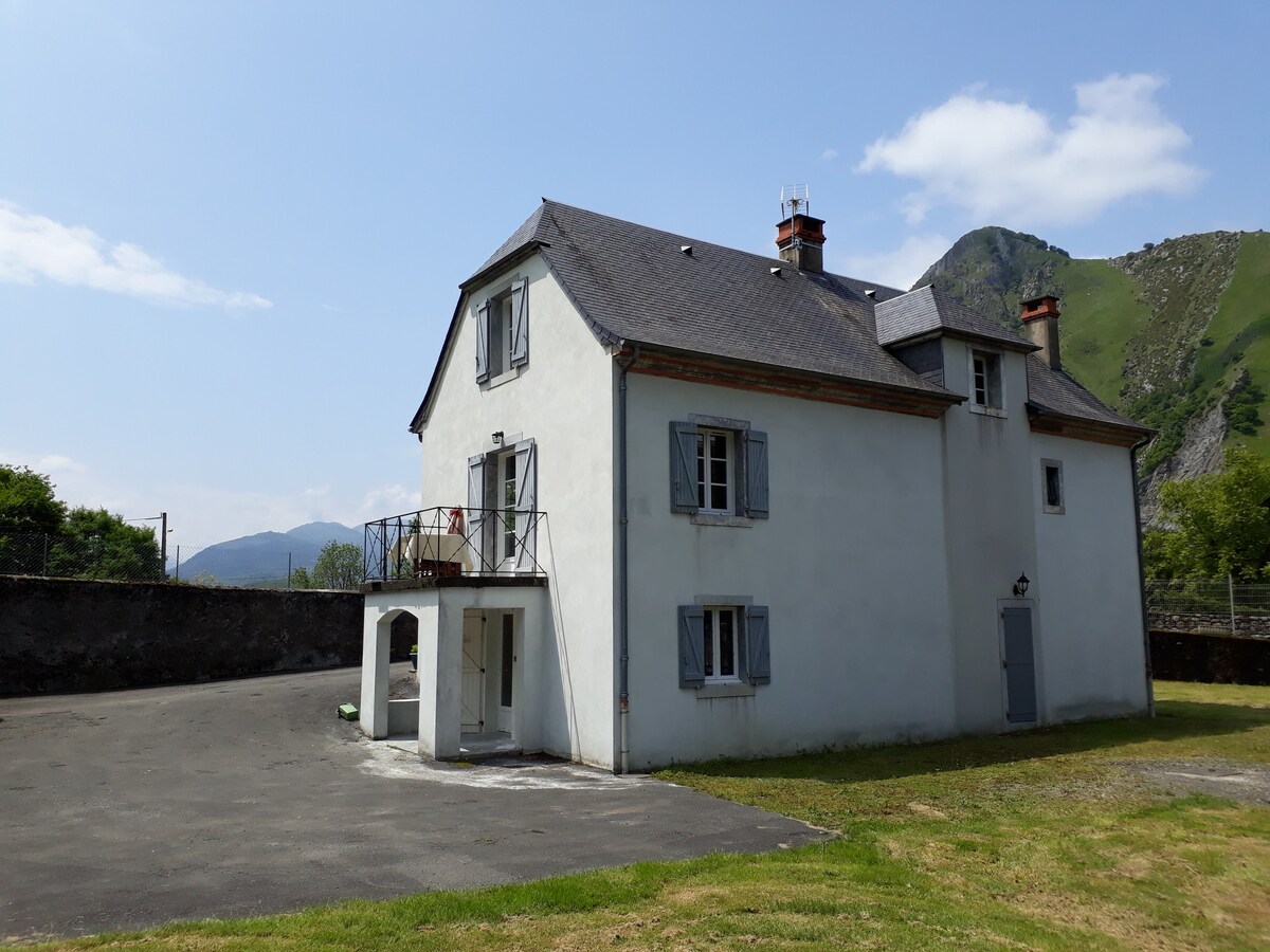 Maison de village avec poêle à bois