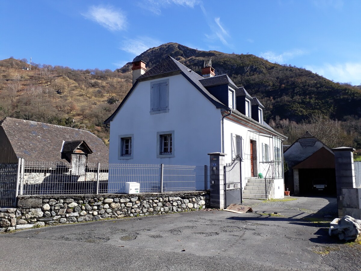 Maison de village avec poêle à bois