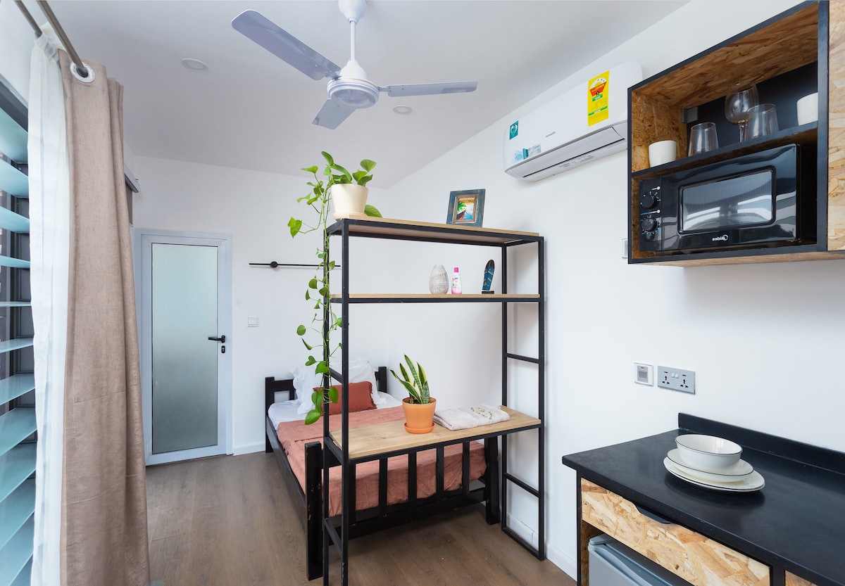 The Yet - Modern shipping container apartment