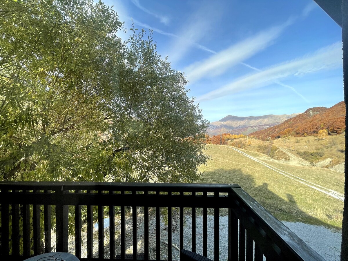 Chambre twin avec balcon vue sur la montagne