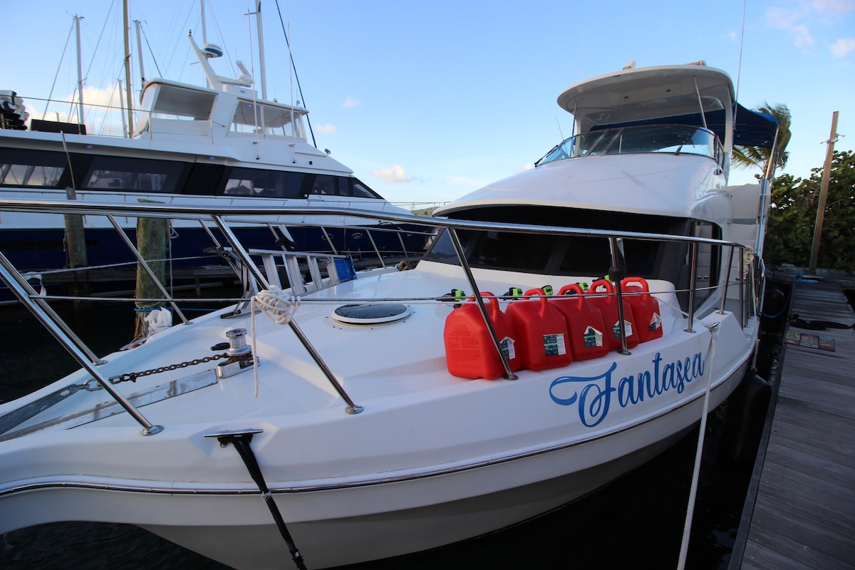 Fantasea, 2 bedroom boat houseboat in the paradise