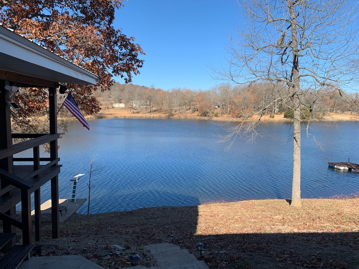 Cheerful 3 Bedroom home on a semi-private lake