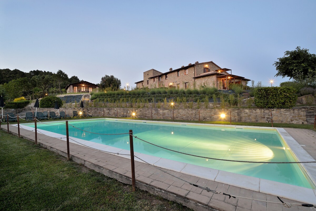 翁布里亚（ Umbria ）乡村|带餐厅和泳池的农舍