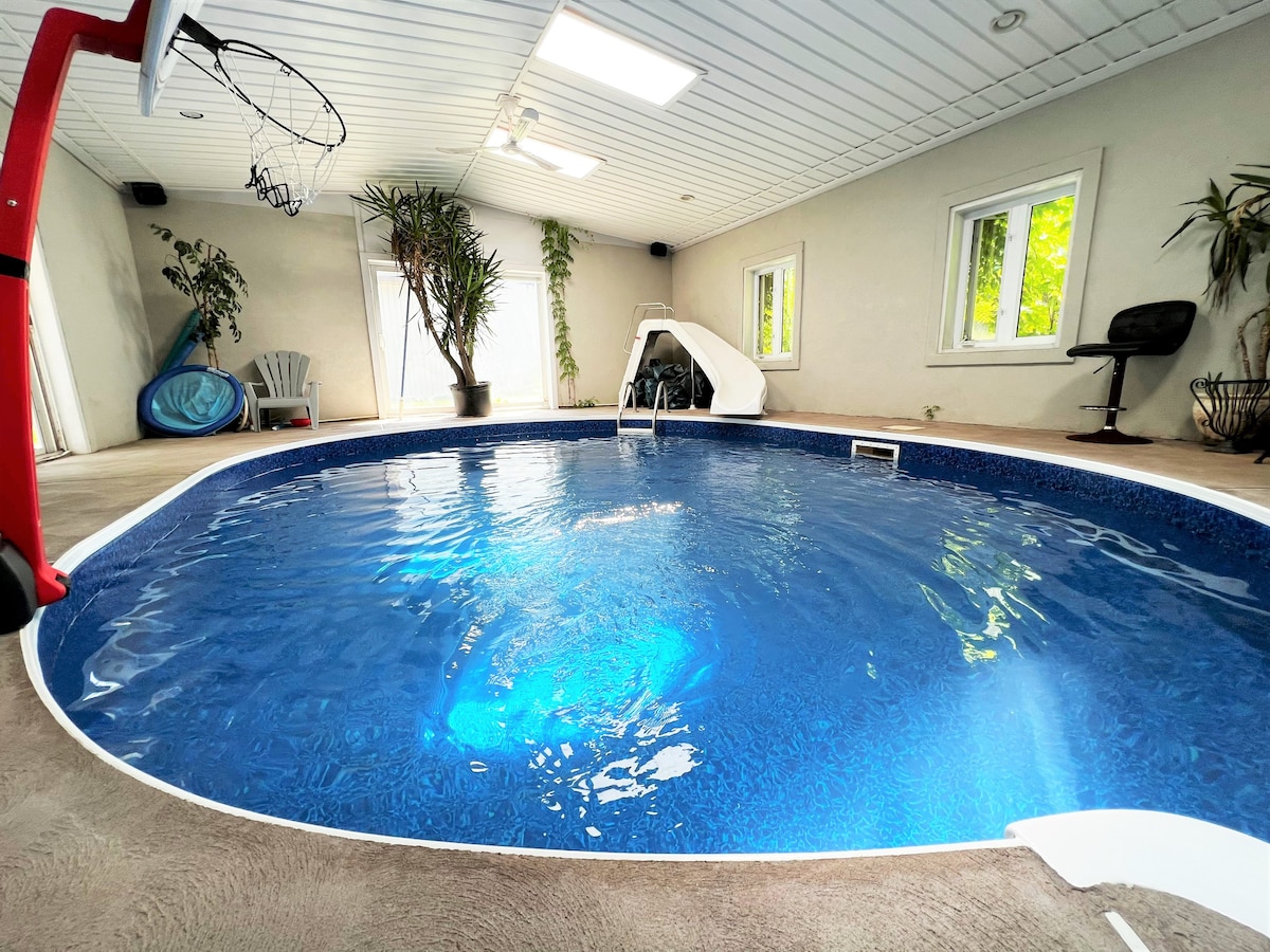 Cheerful 5 bedroom home | Heated Indoor Pool!