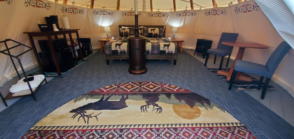 烟熏空心度假村的豪华Glamping Tipi