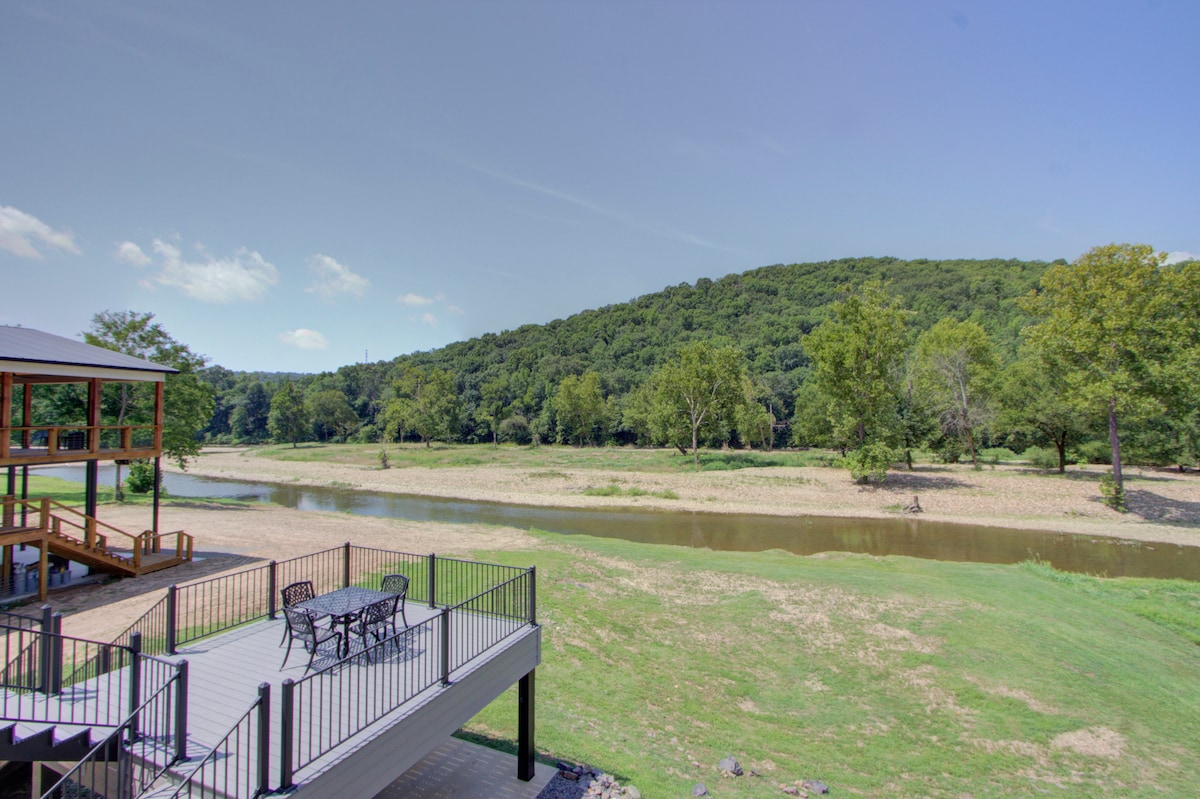 The Hangout on the Caddo River in Glenwood AR - Po