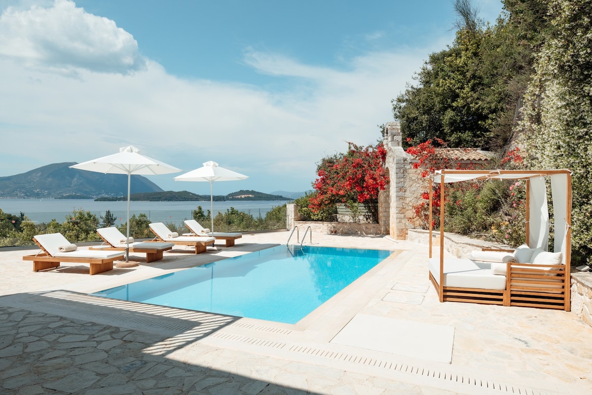 Stylish 3bed villa w/pool, seaviews, beach, peace