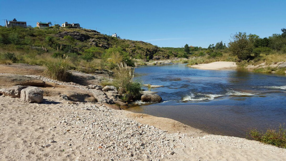 Cabaña frente al rio, cerca de Carlos Paz