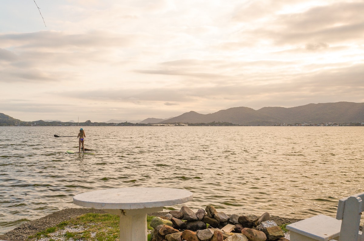 Refúgio para casal, um paraíso à beira da Lagoa