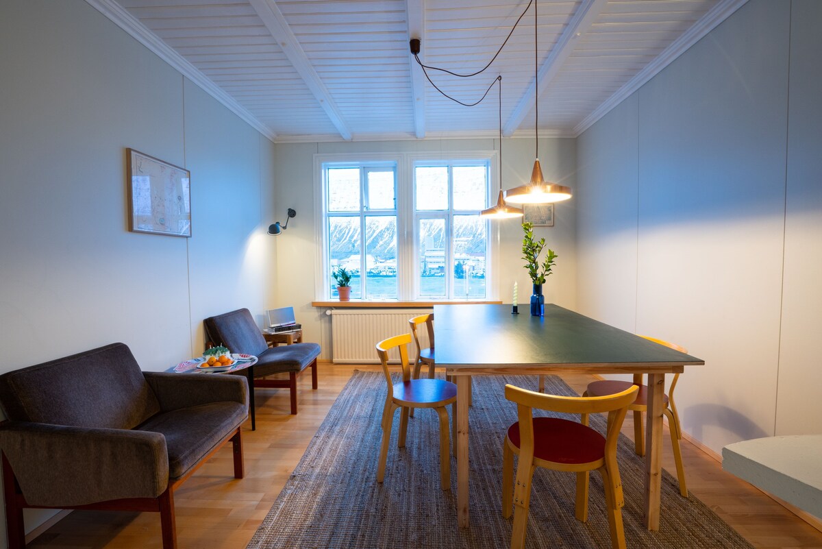 Ísafjörður市中心可爱的双卧室公寓