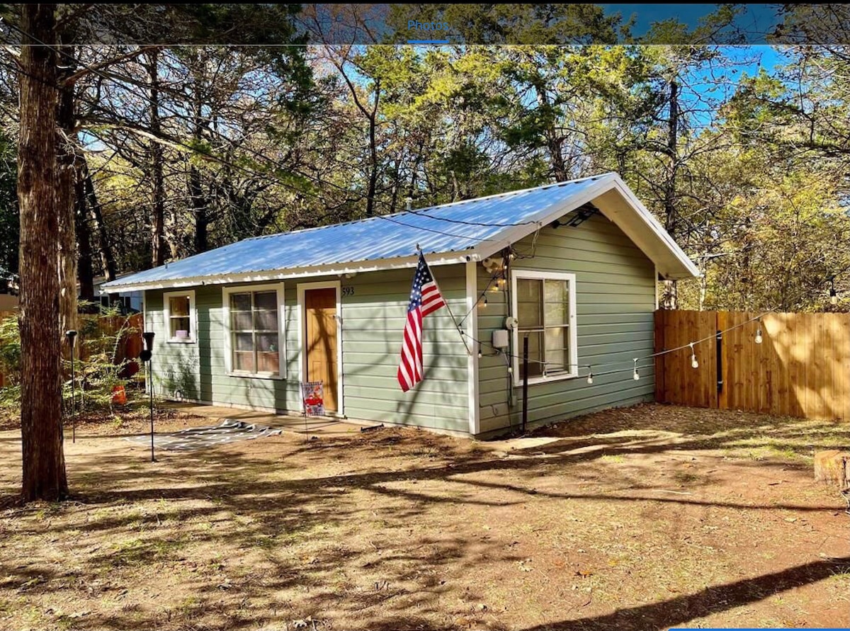 Papa Joe’s Lake House
Cozy & Comfortable