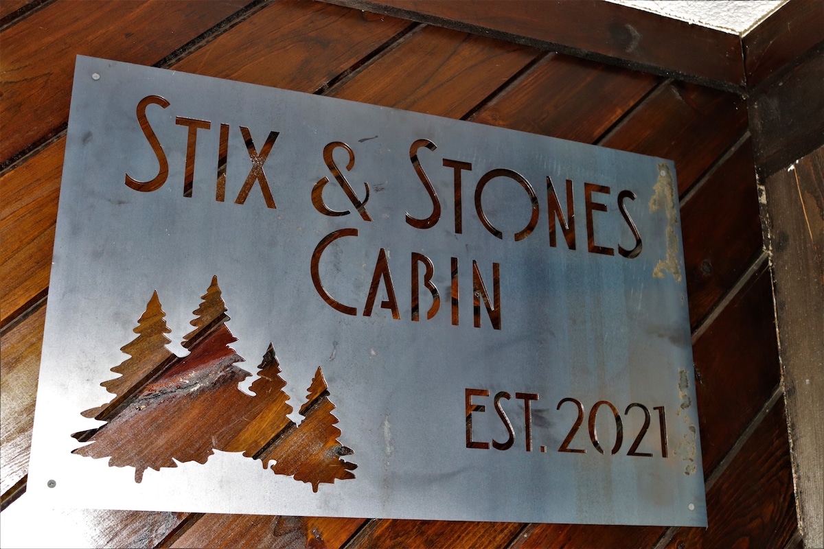 Stix & Stones -舒适的小木屋，位于松溪谷（ Pine Creek Valley ）