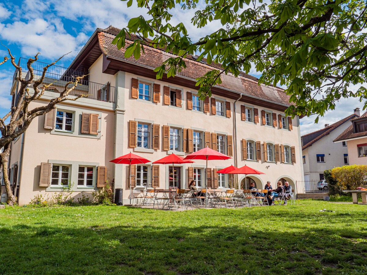 4-Bed room with shared bath|Avenches Youth Hostel