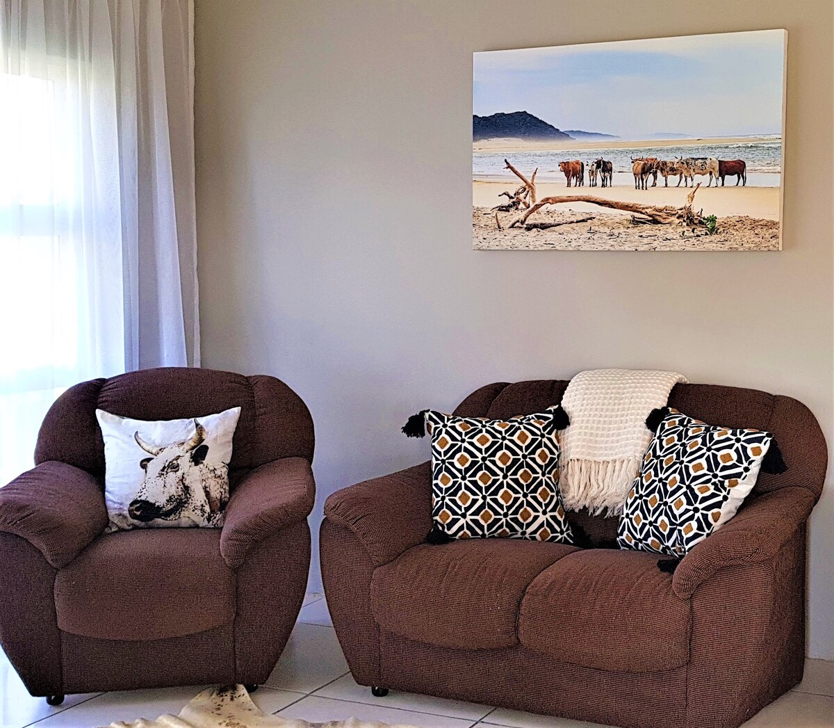 Nguni House - 4 bedroom pet friendly holiday home.