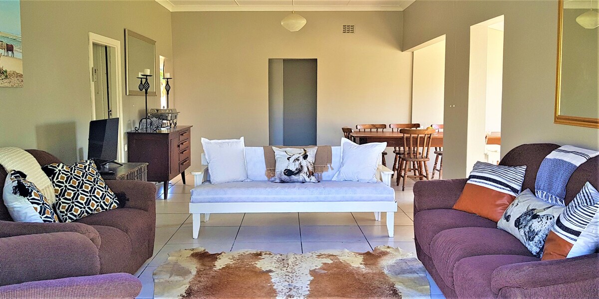 Nguni House - 4 bedroom pet friendly holiday home.