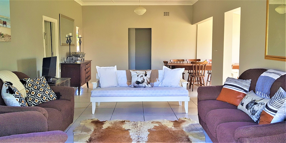 Nguni House - 4 bedroom pet friendly holiday home.