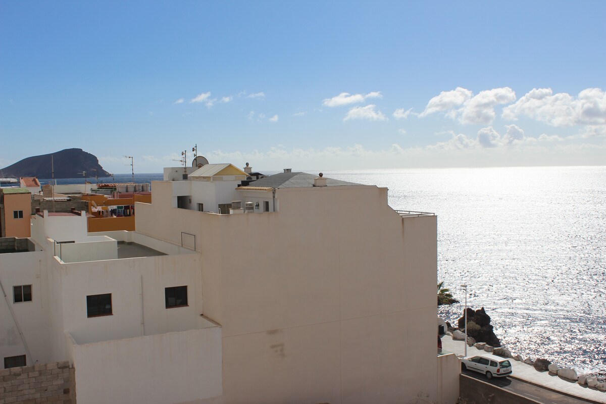 洛斯阿布里戈斯（ Los Abrigos ）漂亮的海景顶层公寓