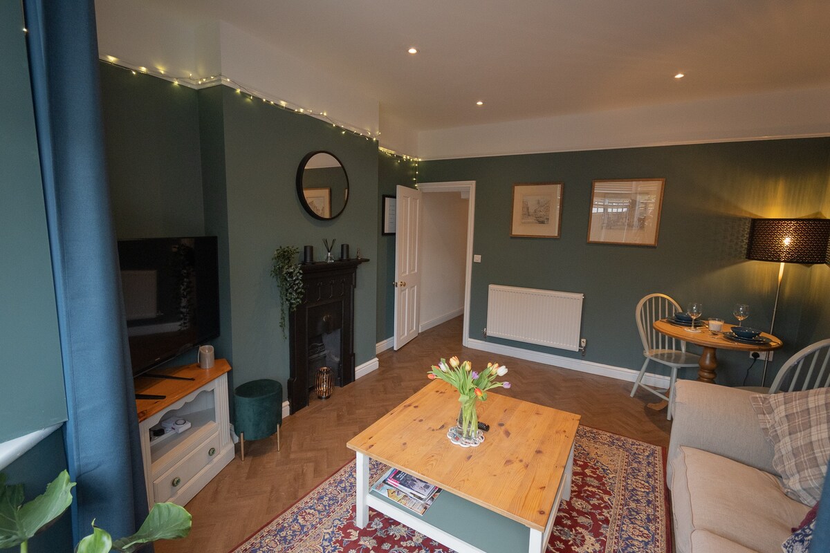 A lovely, cosy, town house flat. An urban retreat.