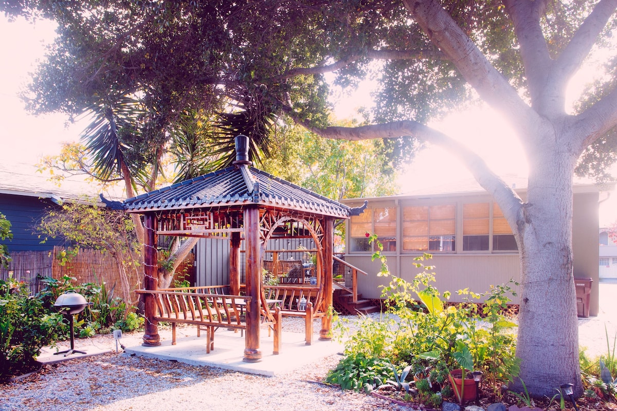 Romantic Retreat in Garden & Trees - Villa Willow