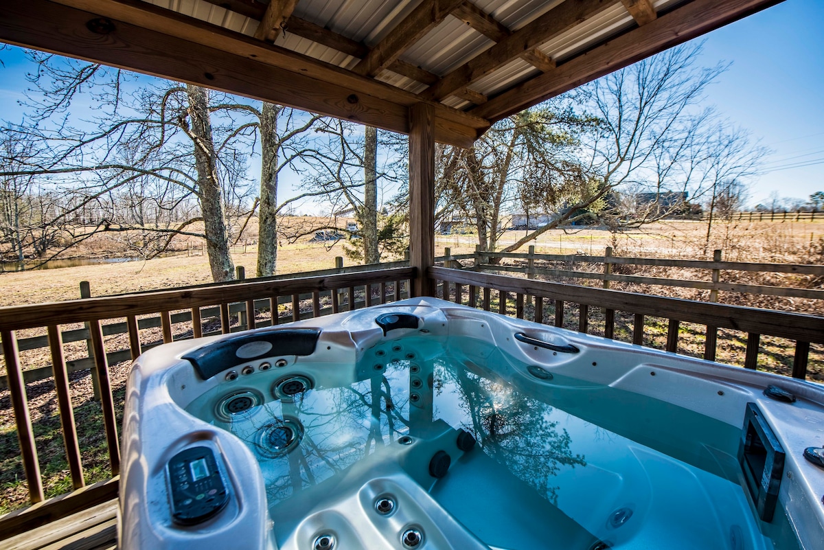 Bass Cabin w/Hot Tub (Sleeps 4)