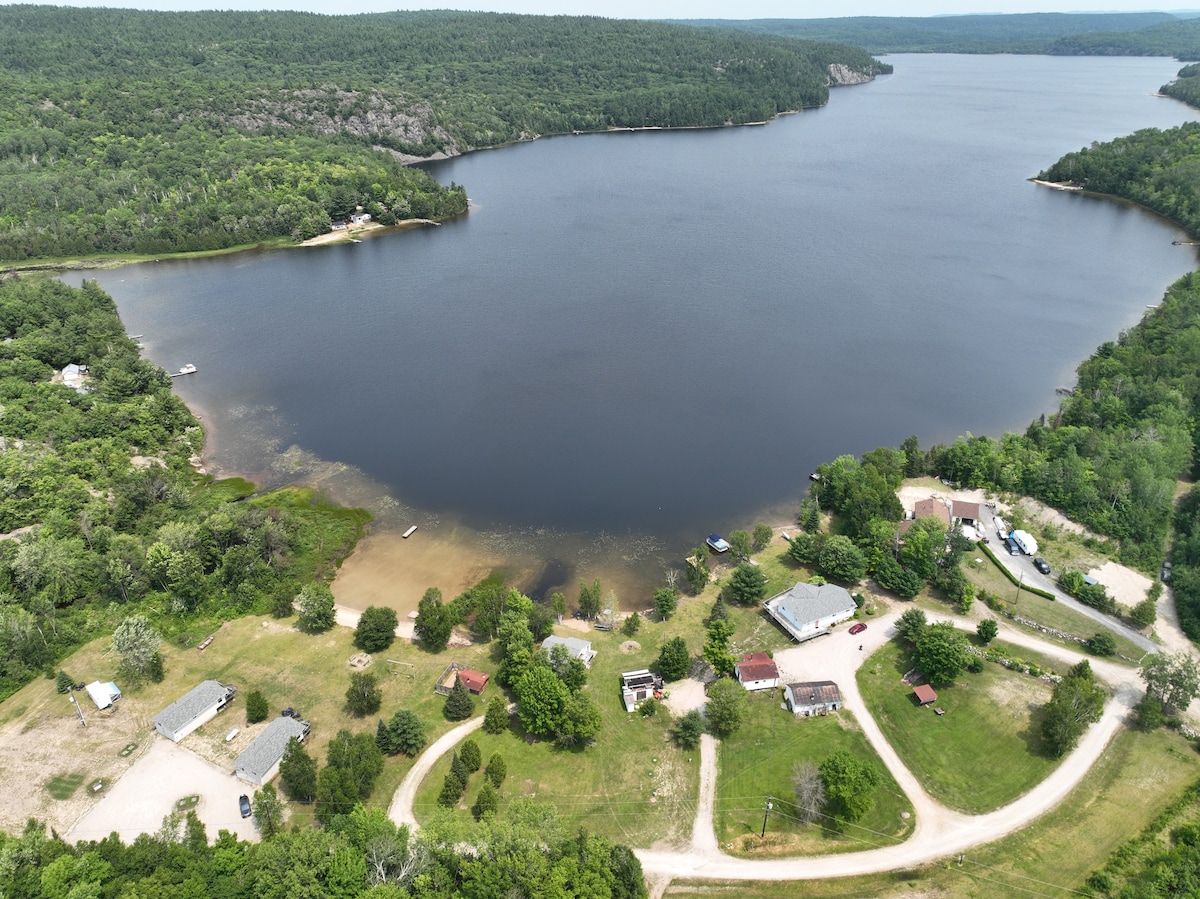 Granary Lake Retreat - Bayside Cabin