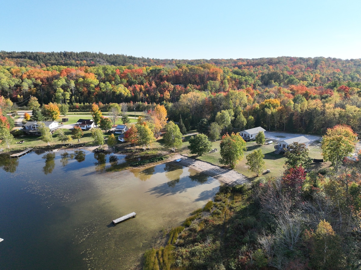 Granary Lake Retreat - Bayside Cabin