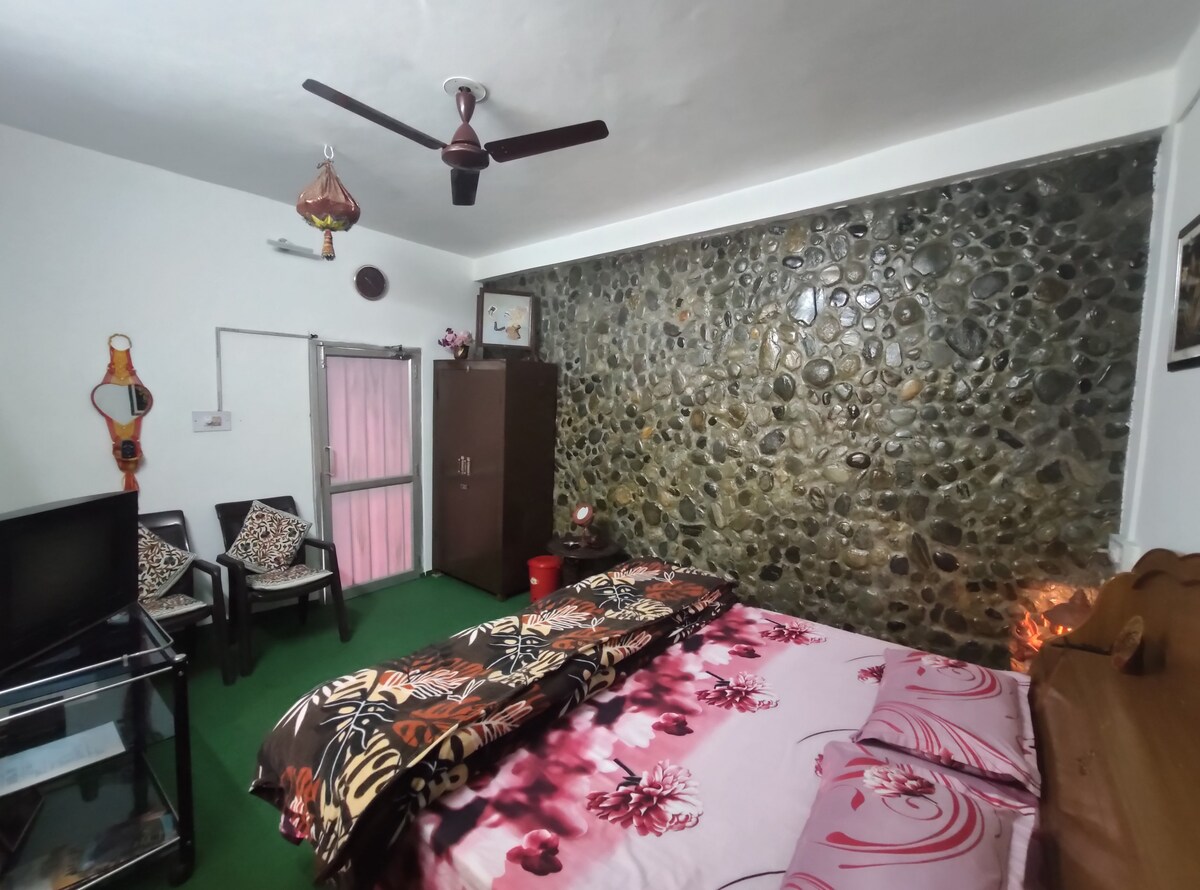 Private-Room-3-Jamwal-Villa-Homestay-Chamba (HP)