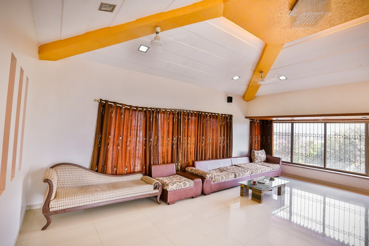 Lavish 4BHK Hill Villa