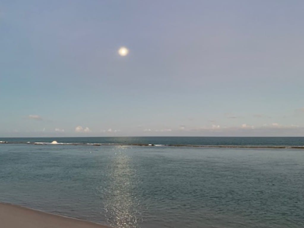 Pé na areia no melhor local da Barra de São Miguel