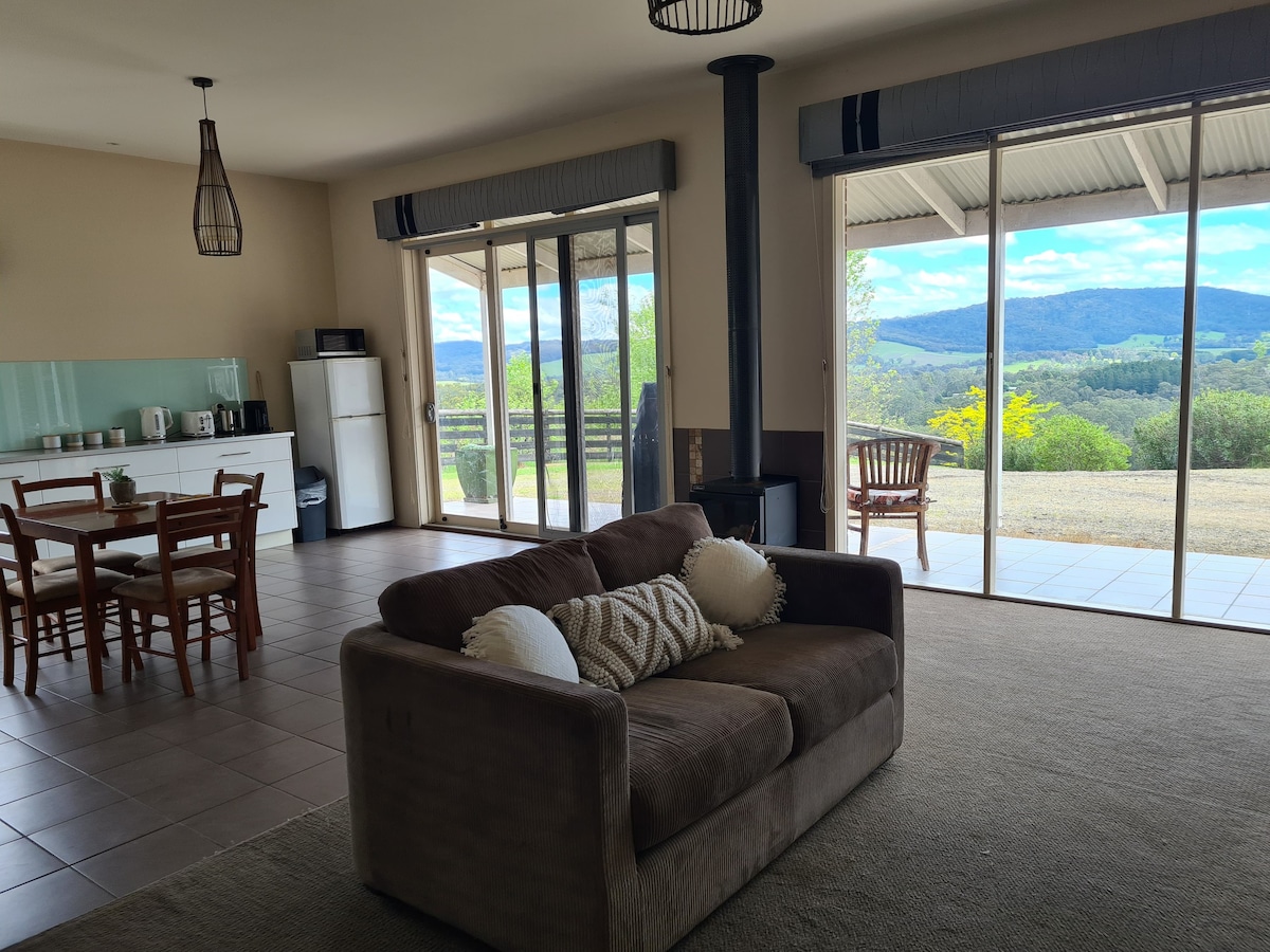 Deloraine Homestead Guesthouse with stunning views