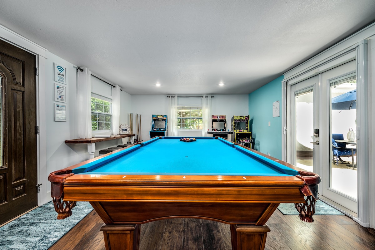King Suite | Gas Fire Pit | Pool Table