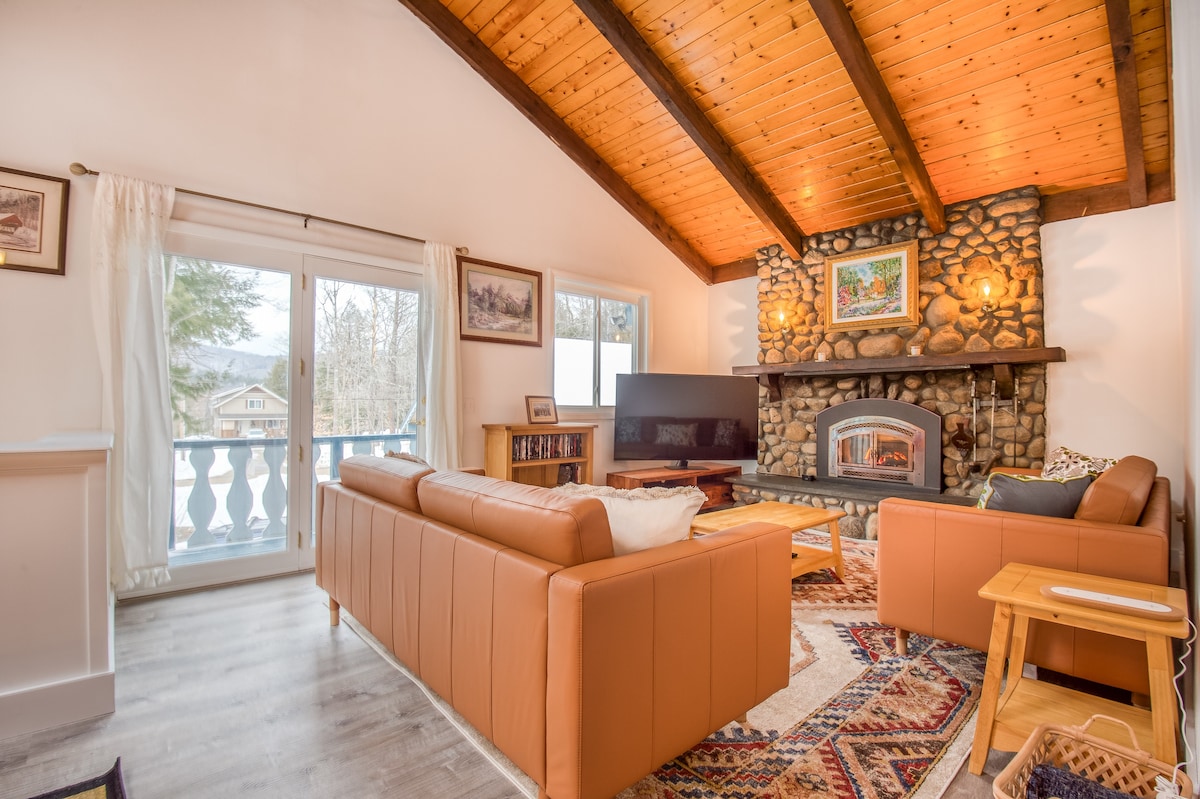 Cozy 4 Bedroom Chalet in the White Mountain Valley