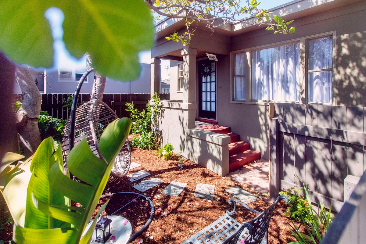 Cottage with Garden Jacuzzi & Trees - Villa Banyan