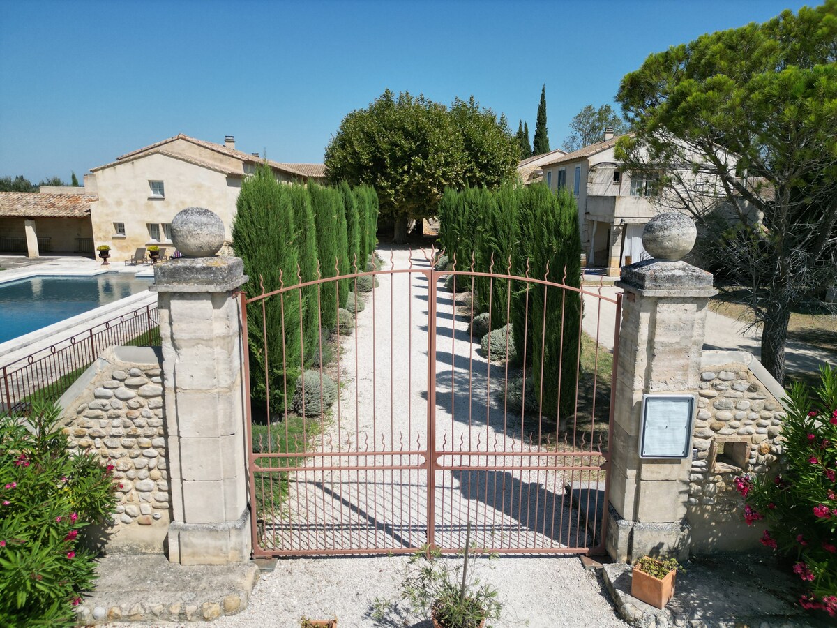 Logement  spacieux  dans magnifique Mas Provençal