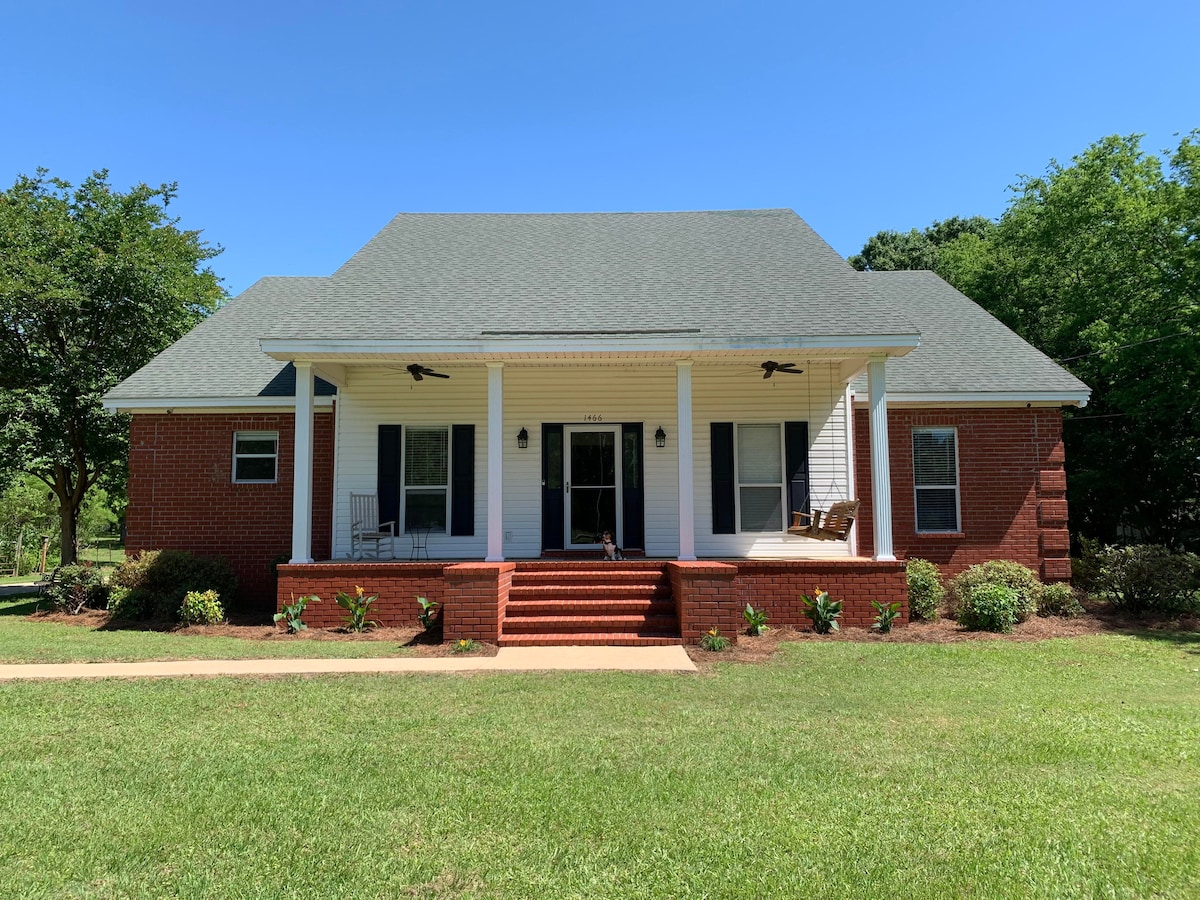 The Farm House (3 Bedroom / 2 Bath)