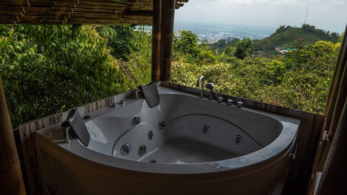 美丽的Gavilán小木屋，配有按摩浴缸。卡利乡村。