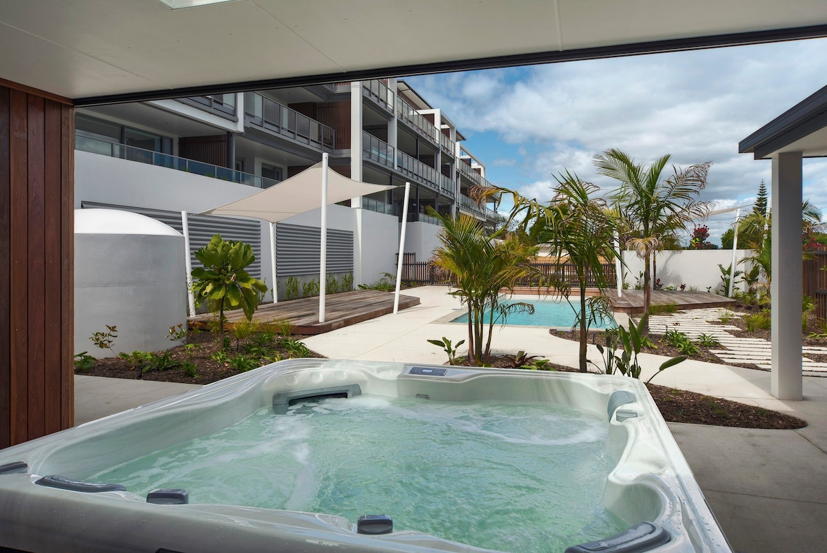 Oceanview Apartment with Spa & Swimming Pools