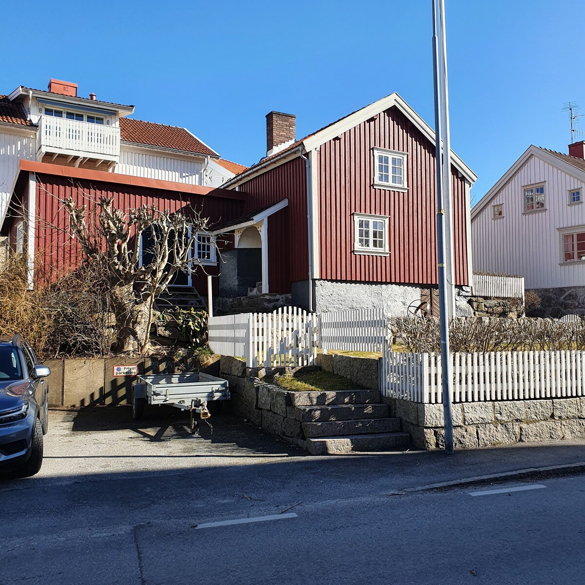 Unikt boende, hus från år 1795. Mitt i Grebbestad