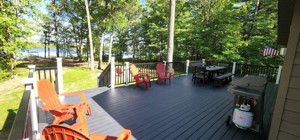 Taylor Lake Cottage - Pontoon Included - Secluded