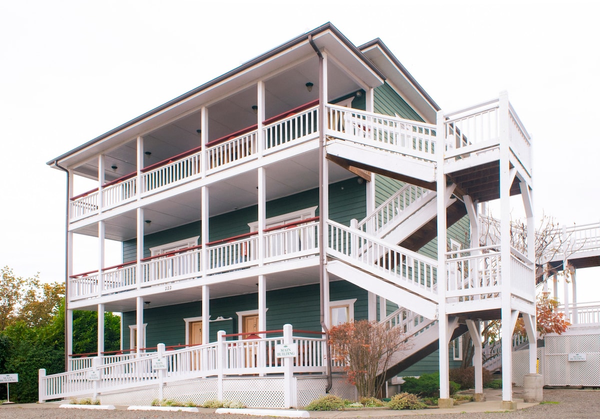 Bay View Room in the Heart of Port Townsend!