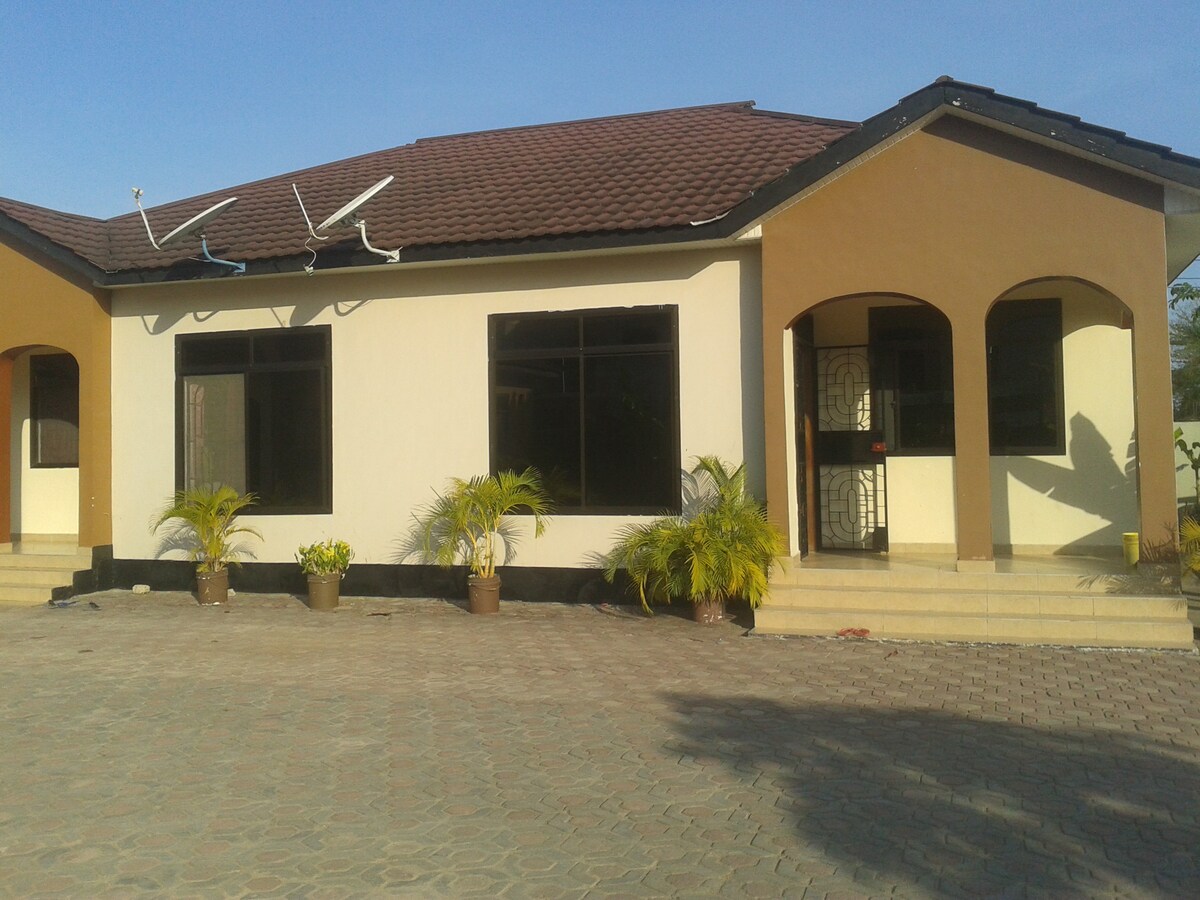 2 BEDROOM TOWNHOUSE IN QUITE AND SAFE LOCATION