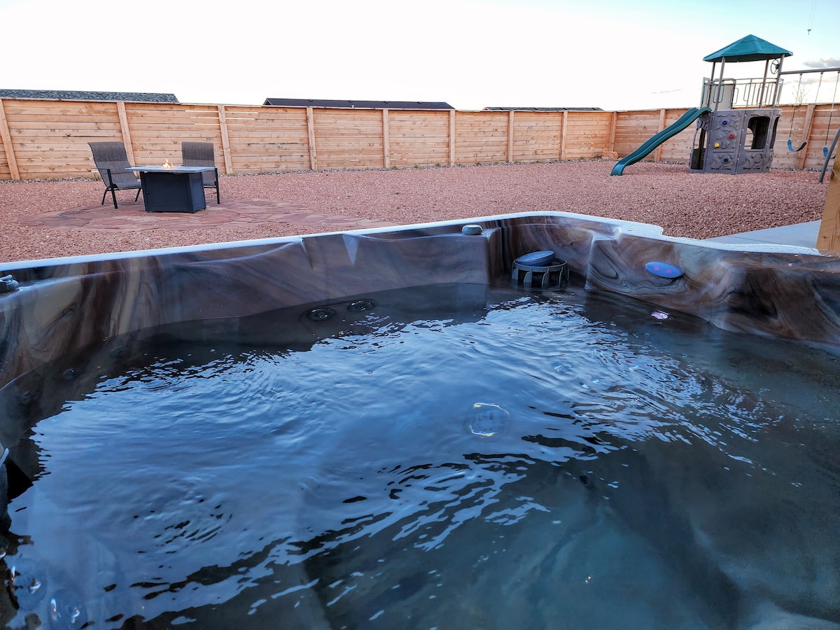 Family, Hot Tub, Playground, Firepit, Star Gazing