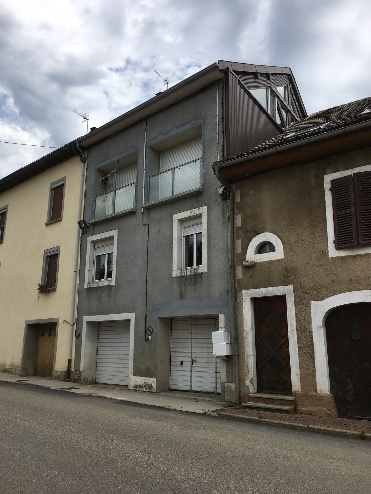 Grand loft avec mezzanine et garage