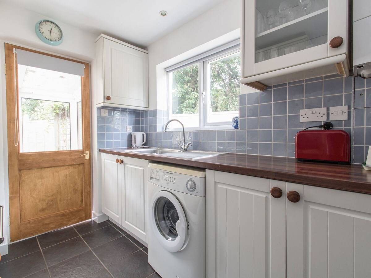 Peaceful 3 bed cottage in Ludlow with parking