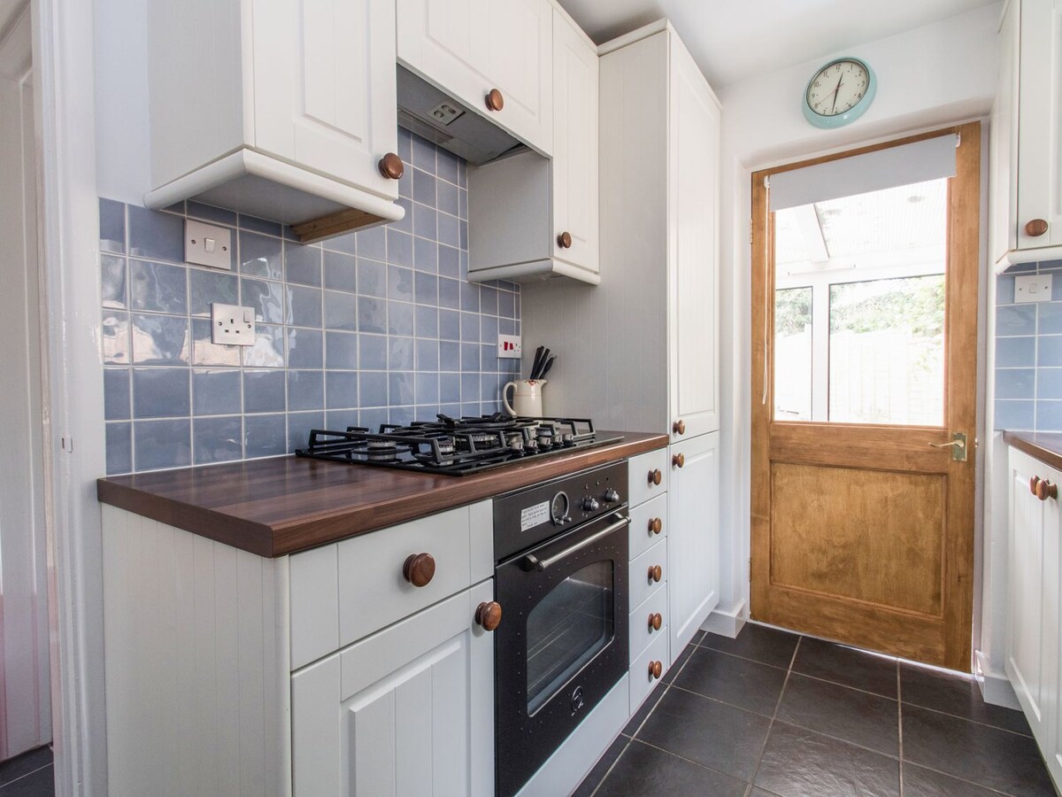 Peaceful 3 bed cottage in Ludlow with parking
